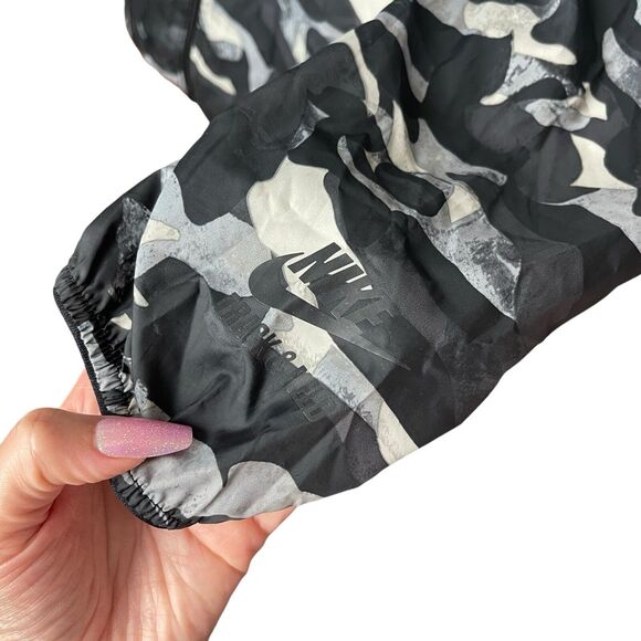 Nike Small T/F Windrunner Jacket Hooded Full Zip Thin Black Camo Pockets - Picture 8 of 14